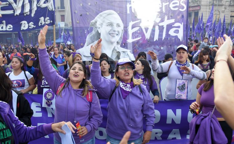 Mujeres en una movilización contra la violencia machista, en Buenos Aires Foto: EFE / Enrique García Medina