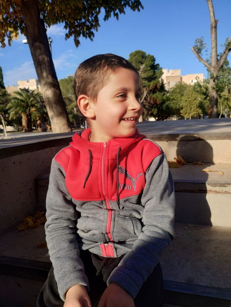 Ir a la plaza, una de las actividades preferidas de Fede. Ir a la plaza, una de las actividades preferidas de Fede.