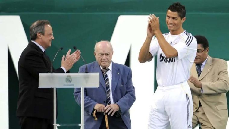 El presidente junto a dos glorias merengues: Di Stéfano y Cristiano. El presidente junto a dos glorias merengues: Di Stéfano y Cristiano.