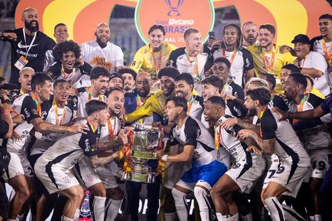 El Corinthians celebra el título. El Corinthians celebra el título.