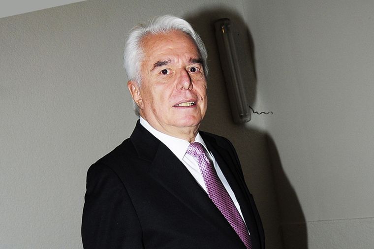 Enrique Guzmán fue hospitalizado de urgencia.