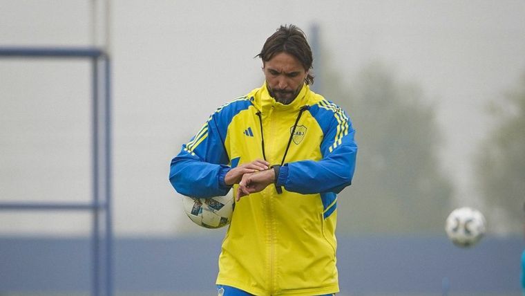 Martínez trabaja y espera por los refuerzos. Foto: @BocaJrsOficial