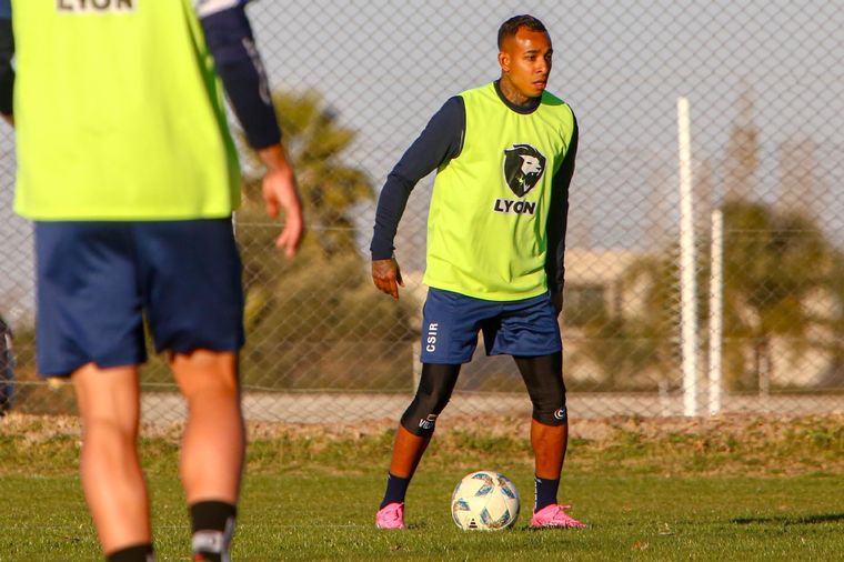 Sebastian Villa habló en su primer día como jugador de Independiente Rivadavia. Foto: Prensa CSIR