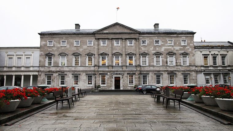 El Parlamento de Irlanda (Oireachtas).
