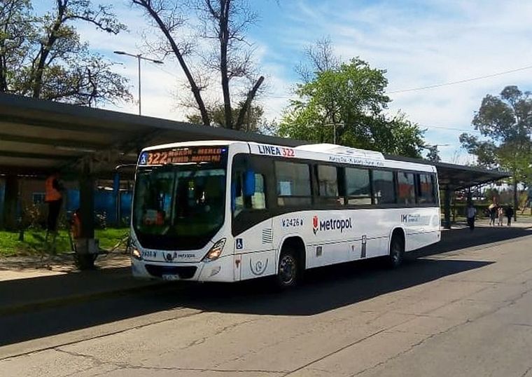 La empresa La Nueva Metropol pondría en circulación un servicio para unir Aeroparque con Ezeiza Foto: Instagram @metropol_ar