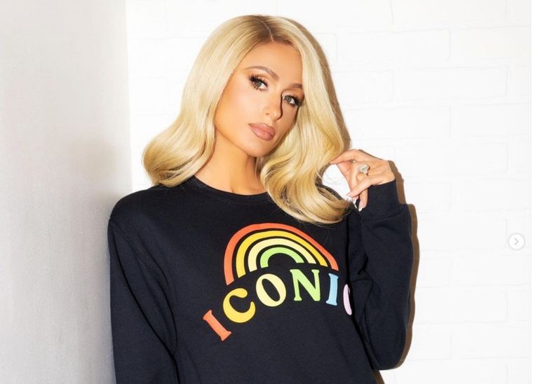Paris Hilton con uno de los buzos de su nueva marca estilo “athleisure”. Foto: Instagram
