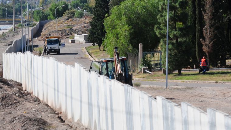 El muro de la UNCuyo quedó como un emblema de la actual gestión. El muro de la UNCuyo quedó como un emblema de la actual gestión.