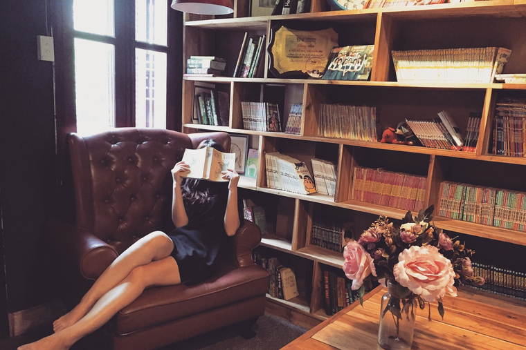 Existen muchas manera de organizar una biblioteca llena de libros. Foto: Pixabay - pixabay.com