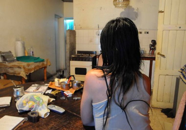 La profesora cuestionó al padre del chico y la Justicia podría quitarse la representación legal.