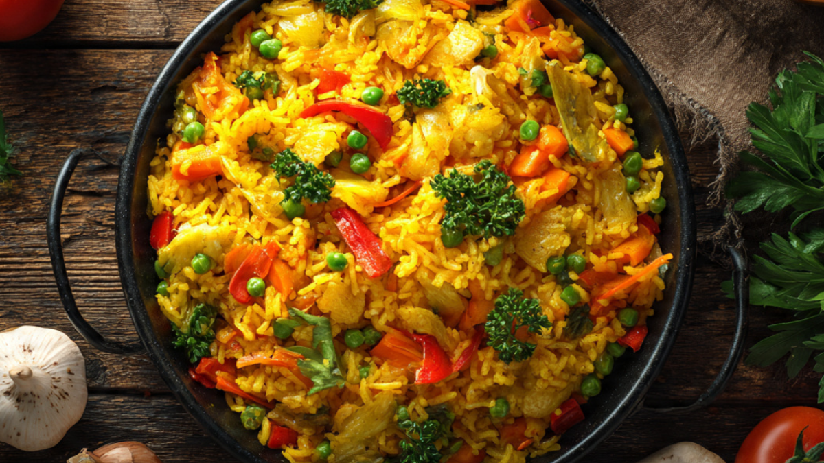 Arroz con azafrán y verduras: una receta rendidora, económica y deliciosa