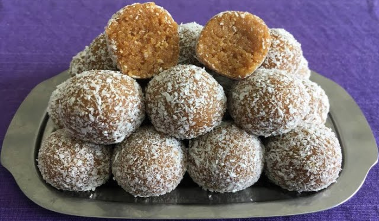 Bolitas de coco y dulce de leche fáciles, riquísimas y listas en minutos.
