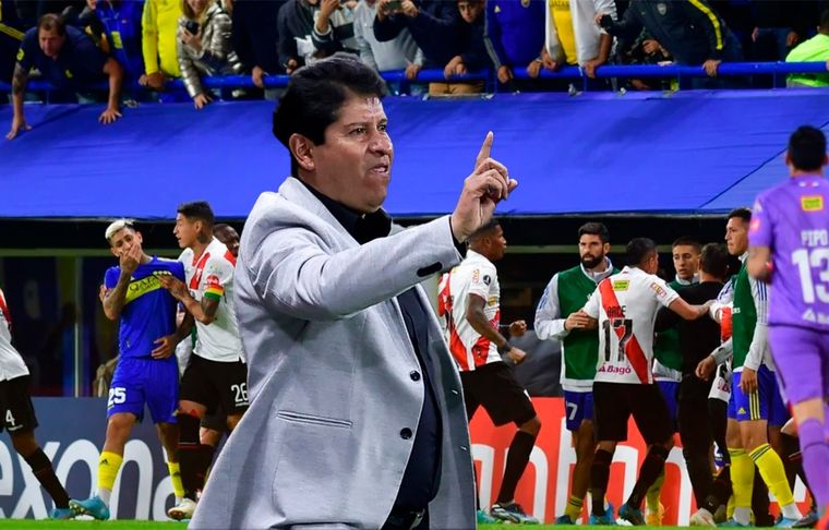 Eduardo Villegas, DT de Always Ready, se quejó porque consideró exagerada la roja a Ramallo y porque no expulsó a Gastón Ávila tras el tumulto.