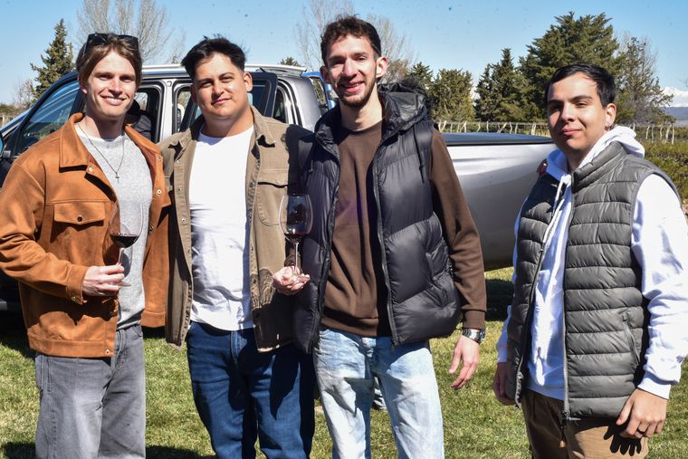 Axel Van Ditmar, Cristian Ponce, Giovanni Borrini y Julián Ilardo. Axel Van Ditmar, Cristian Ponce, Giovanni Borrini y Julián Ilardo.