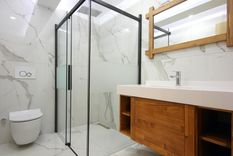 La confusión viral sobre los baños franceses generó risas, explicaciones culturales y más de 1,6 millones de reproducciones en TikTok. Foto: Shutterstock