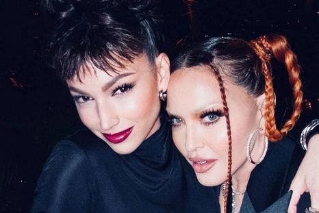 Úrsula Corberó y Madonna se conocieron en un vuelo de avión.