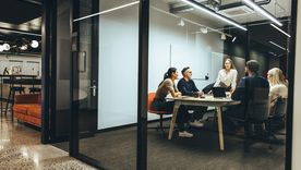 Pon atención: estos son los signos que van a encontrar un nuevo trabajo en noviembre Hoy traemos predicciones relacionadas al ámbito laboral. Foto: Shutterstock