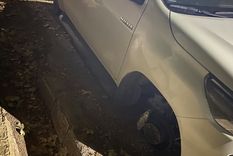 Así quedó la camioneta de la víctima del robo. Foto: X @LuisReginato1 Así quedó la camioneta de la víctima del robo. Foto: X @LuisReginato1