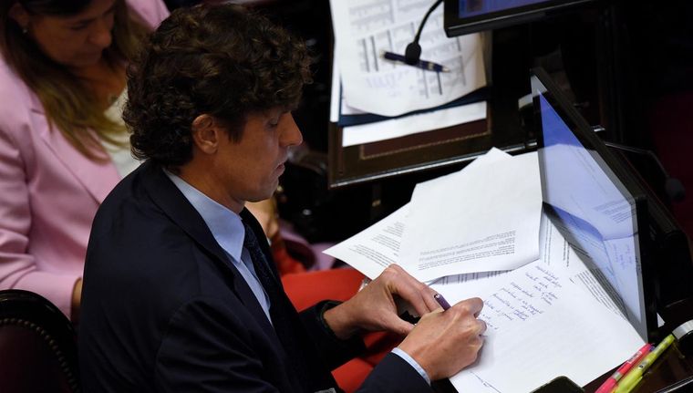 El auto incremento de la dieta de los Senadores no tomó por sorpresa a la opinión pública; la manera en que se llevó a cabo, sí. Foto: EFE