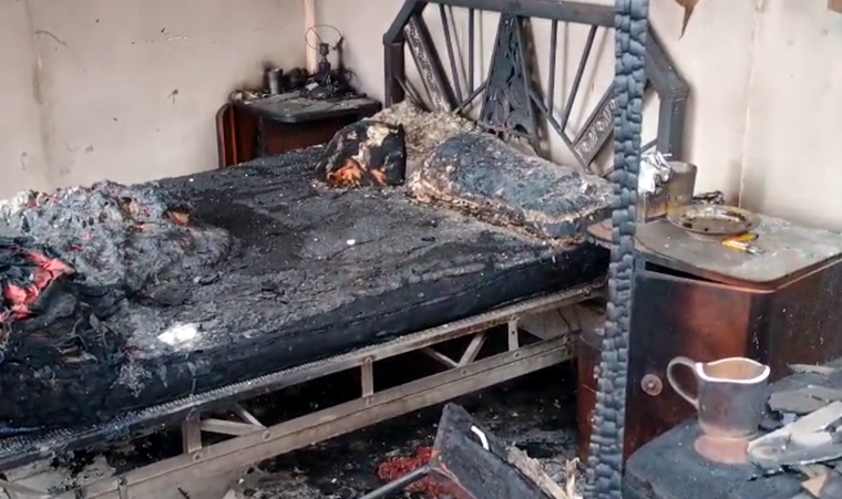 Una familia logró escapar de su casa cuando el fuego llegó al barrio. Perdieron camas, ropa, electrodomésticos y otras pertenencias. &nbsp;