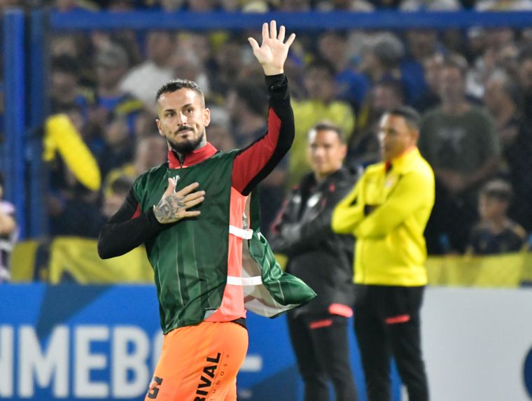 El Pipa Benedetto volvió a la Bombonera a casi dos años de su salida de Boca.