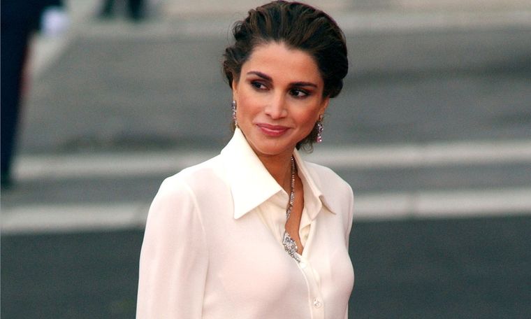 Rania Al-Yassin nació en Kuwait el 31 de agosto de 1970. Foto: Hola! - https://www.hola.com/imagenes/realeza/20200831174289/rania-jordania-recuerda-look-boda-letizia-felipe/0-859-550/rania-madrid-t.jpg