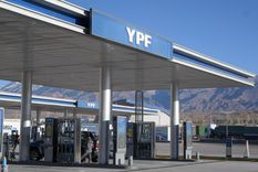 La impactante escalada de precios de los combustibles en YPF: cuánto subió la nafta súper en marzo.