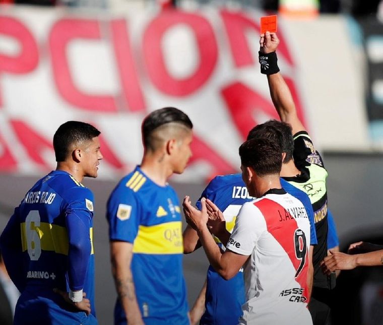 Rojo se fue expulsado a los quince minutos. Foto: Olé