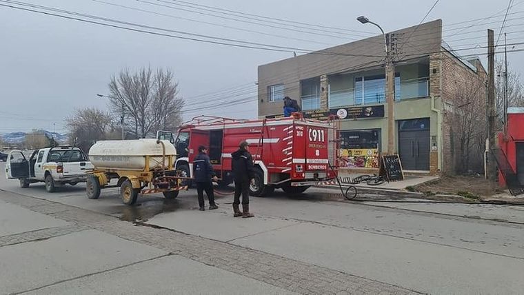Así trabajaron Bomberos para detener el fuego