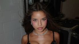 El look de Emilia Mernes en su gira. Foto: Archivo