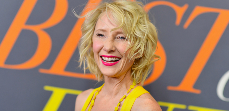 Anne Heche se encuentra intubada debido al accidente que sufrió este viernes en Los Ángeles.