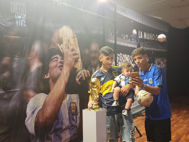 Córdoba se transformó en el epicentro de la emoción futbolera con la muestra “Diego Vive”, la experiencia inmersiva dedicada a Diego Armando Maradona.