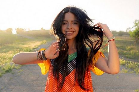 Ángela Aguilar está arrepentida de su cambio de look.