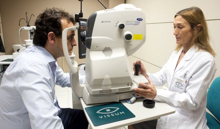 Las personas con problemas de visión pueden ayudarse con la IA. Foto: Efe.