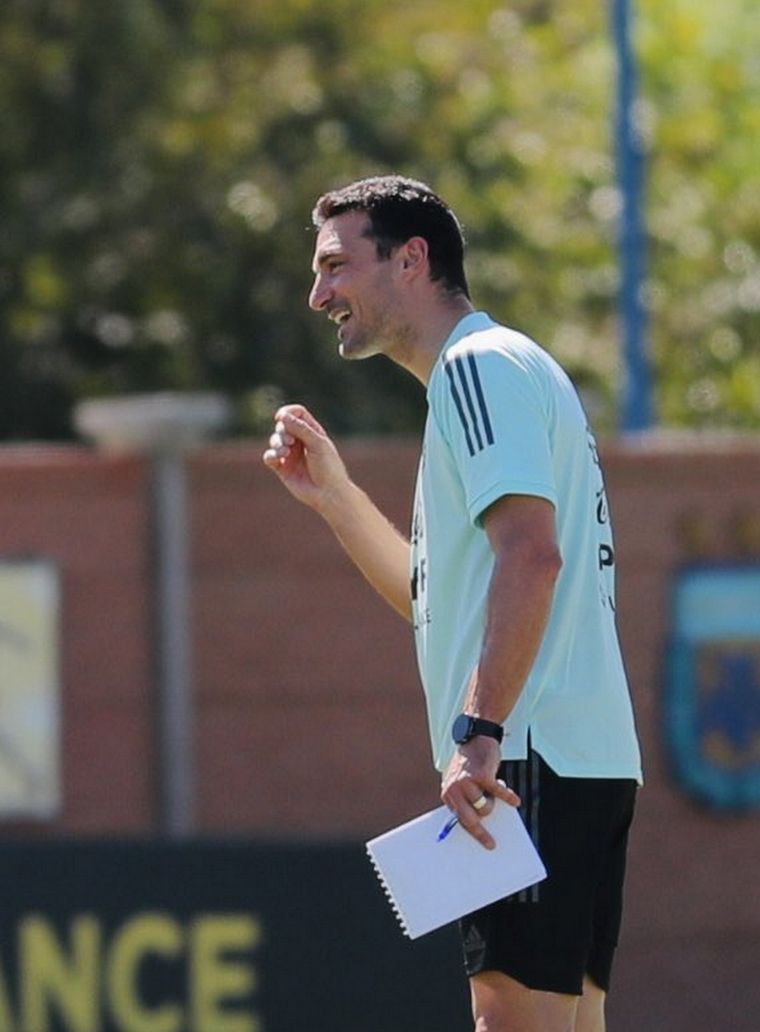 Lionel Scaloni El técnico de la Selección recibió una buena noticia. Foto: Twitter @tatografias