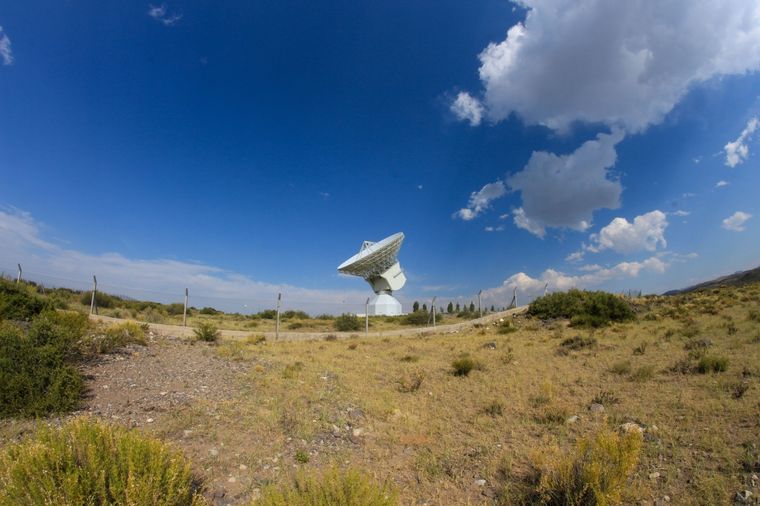 Antena del Observatorio del Espacio Exterior Profundo Foto: Shutterstock