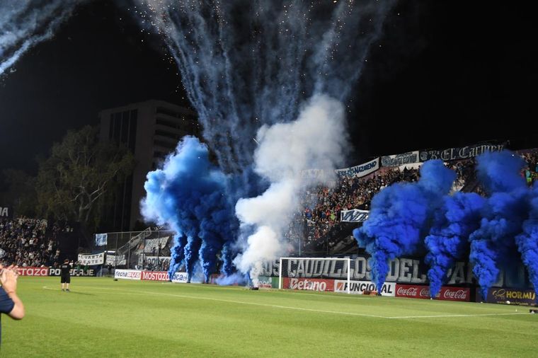 La popular de la Lepra, a pleno. La popular de la Lepra, a pleno. 