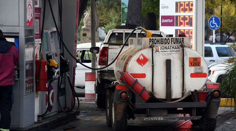 Muchos trabajadores han tenido que frenar su tarea por la falta de combustible. Foto: ALF PONCE MERCADO / MDZ