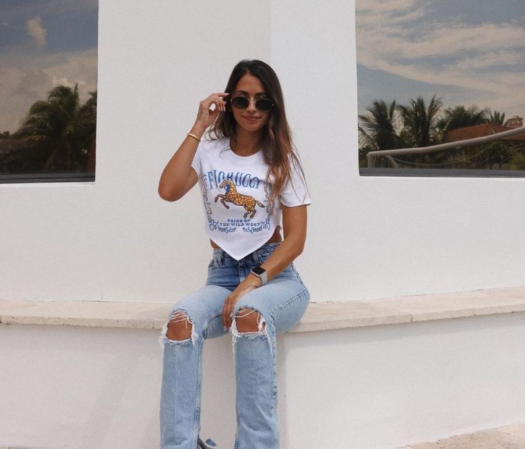 ¿Team Antonela o team Agustina? ¡Elegí los jeans rotos que más te gusten! Foto: Instagram