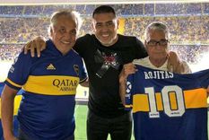 Rojitas, junto a Román y el Beto Márcico en la Bombonera. Rojitas, junto a Román y el Beto Márcico en la Bombonera.