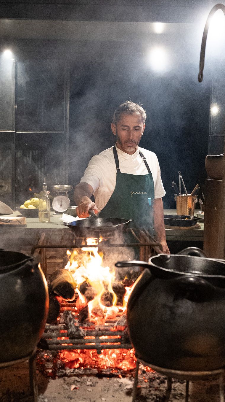 Lucas Bustos, experto en fuegos, y alma mater de Gurisa. Lucas Bustos, experto en fuegos, y alma mater de Gurisa.