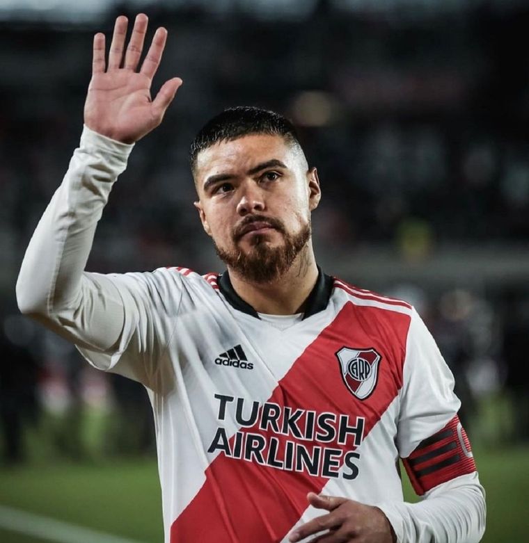 El defensor chileno rescindirá su contrato con River.