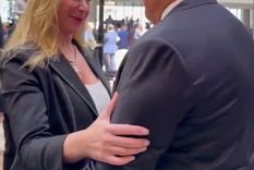 La secretaria General de la Presidencia, Karina Milei, junto al presidente de la AFA, Claudio Chiqui Tapia, en Asunción, Paraguay.. Foto: X Manu Jove