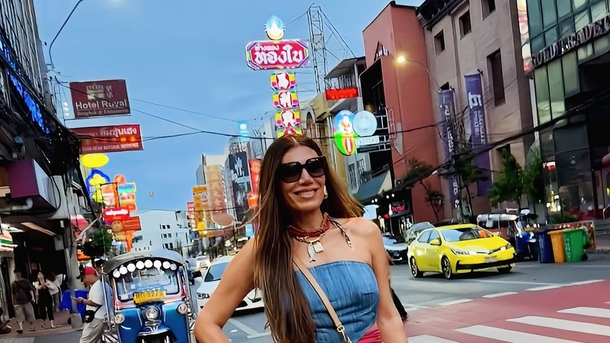 Flor de la V deslumbró en Bangkok con un vestido boho chic: las fotos