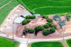 descubren una tumba con forma de piramide en japon descubren una tumba con forma de piramide en japon