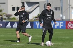 Agüero y Messi podrían formar la dupla de delanteros ante Paraguay. Foto: Marca