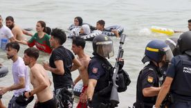 espana movilizo al ejercito en ceuta para reforzar el control fronterizo ante la masiva llegada de migrantes espana movilizo al ejercito en ceuta para reforzar el control fronterizo ante la masiva llegada de migrantes