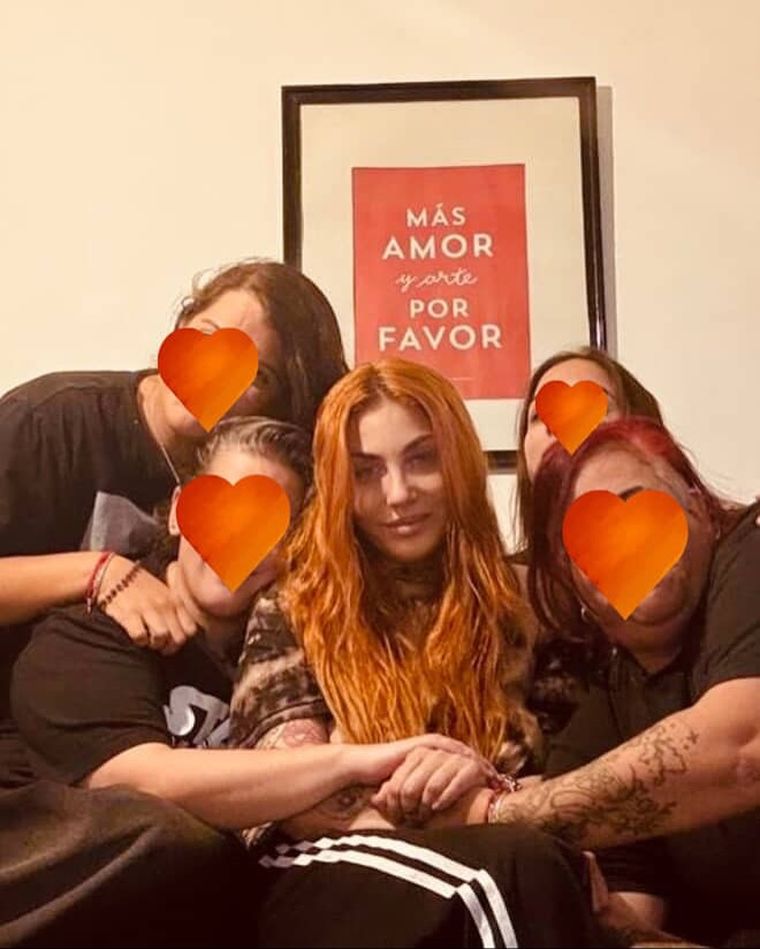 Lourdes Fernández con sus amigas. Lourdes Fernández con sus amigas.