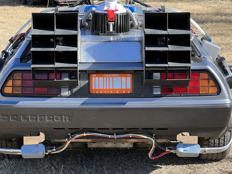 DeLorean DMC-12 El auto es idéntico al de Volver al Futuro.