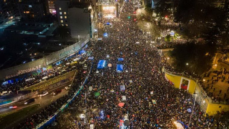 El Apruebo cerró con una cita multitudinaria, en Santiago de Chile. Foto: Concierto.cl