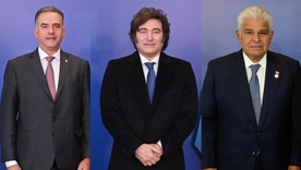 Yamandú Orsi y Javier Milei.